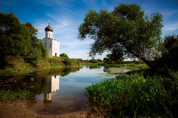 Fototapeta na wymiar Church of the Intercession on the Nerl near the village Bogolyubovo, Russia