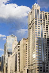 Fototapeta na wymiar Buildings along Chicago River