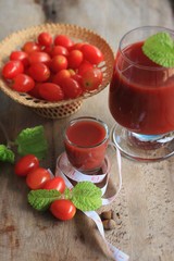 fresh tomatoes with juices