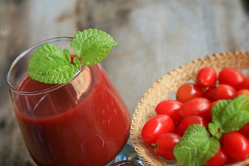 fresh tomatoes with juices