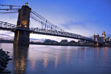 Fototapeta na wymiar Historic bridge in Cincinnati