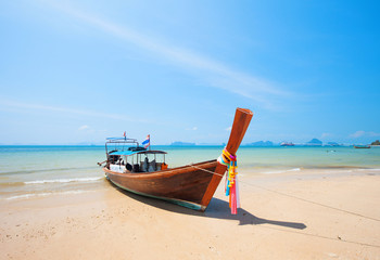 Fototapeta na wymiar longtail boat and beautiful beach