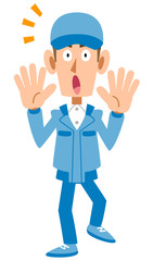 驚く作業着の男性