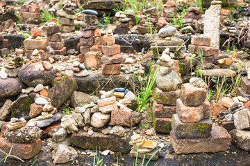 Obraz premium The broken brick red on Sinkiing temple, Sangklaburi Kanchanabur
