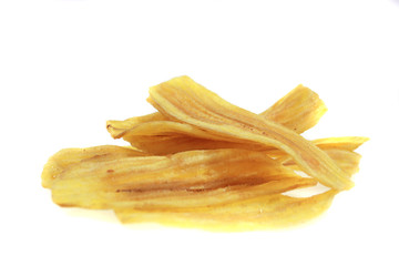 Banana chips on white background © janonkas