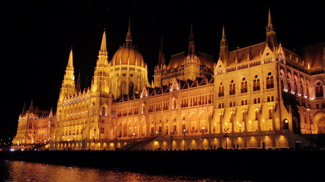 Tracking shot of the budapest parliament at night
