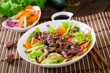 Salad with beef teriyaki