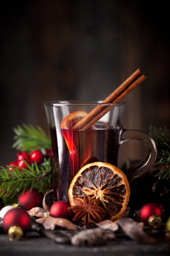 Fototapeta Glühwein mit Zimt und Orange