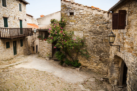 Fototapeta Hum is a town in the central part of Istria