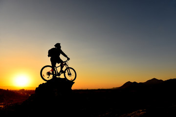 Obraz premium hedefe bisiklet ile ulaşmak