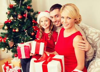 Obraz na płótnie Canvas smiling family holding many gift boxes