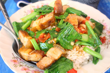 Fried pork and basil with rice