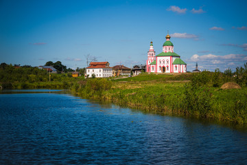 Fototapeta premium Russia. Suzdal. View of the river Kamenka and Church of St. Elias
