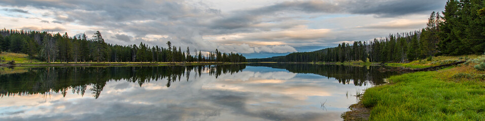 Obraz premium Reflection at Yellowstone National Park