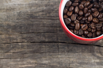 Grains of rice in a red cup