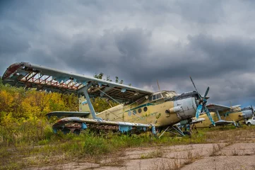 Fotobehang Oud vliegtuig Broken Old plane 