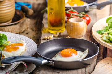 Fried eggs with salad and nuts