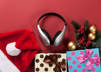 Obraz na płótnie Canvas headphones and christmas gifts