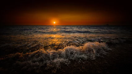 Papier Peint photo Mer / coucher de soleil sun setting over the sea