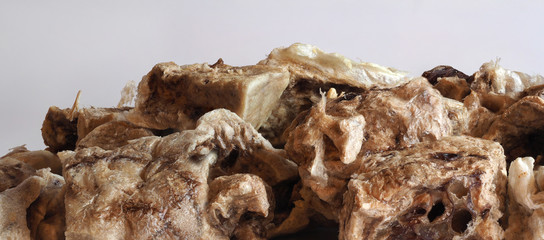 Необычное вещество, похоже на старую кость. Пористые куски с высокой детализацией. Заготовка для создания поверхностей земли, планеты. Кости животного или человека