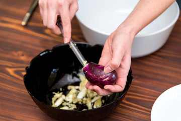 Aubergine aushöhlen