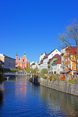Fototapeta na wymiar River Ljubljanica flows through Ljubljana capitol of Slovenia