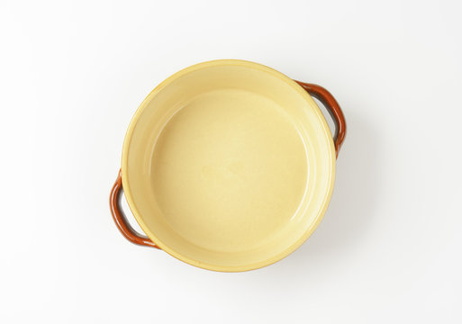 Round ceramic baking dish