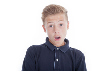 Junge ist überrascht und schockiert Porträt