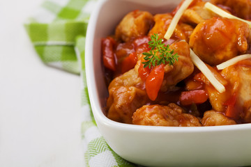 Fried chicken pieces in batter with sweet and sour sauce