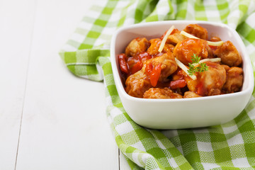 Fried chicken pieces in batter with sweet and sour sauce