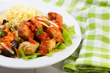Fried chicken pieces in batter with sweet and sour sauce