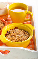Mini crumble cakes in ceramic baking tins