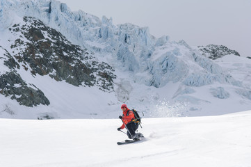 Skiabfahrt auf einem Gletscher