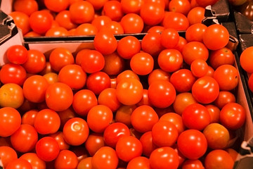 tomatoes on a shelf of market