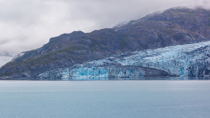 Fototapeta na wymiar Glacier in Glacier Bay National Park, Alaska