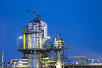 Obraz premium Distillation Tower At Night