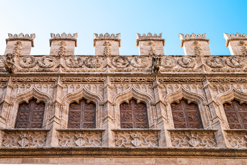 Lonja de la Seda windows