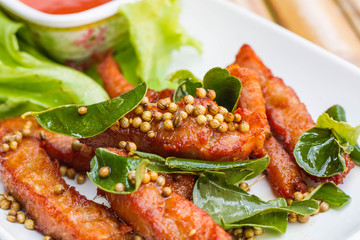 Deep fried pork with leech lime leaf and chili sauce