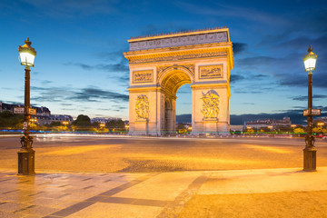 Fototapeta na wymiar Arc de triomphe de l'Étoile Paris