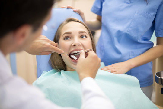 Dentist prepare mouth for repairing teeth