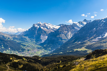 Fototapeta na wymiar Panorama view of Wetterhorn , Schreckhorn and Grindelwald