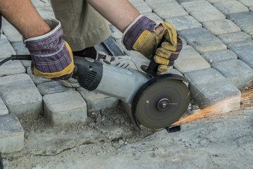 Metal cutting grinder. Work on building an electric tool cut steel profile.