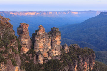 Fototapeta na wymiar Three sister rock, Blue mountain national park, Australia.
