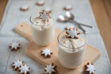 Zimtdessert mit Zimtsternen 