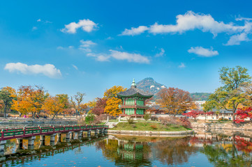Fototapeta premium Gyeongbokgung Palace in autumn,South Korea.