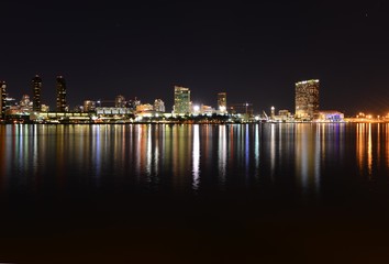 Naklejka premium San Diego night skyline on a November evening.