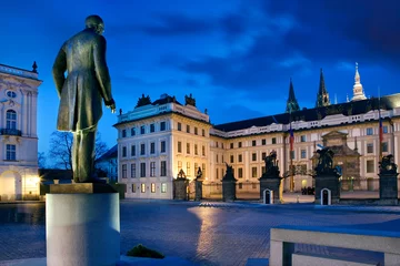 Papier Peint photo autocollant Château president T. G. Masayk statue, Hradcanske square, Prague castle with St. Vitus cathedral, Prague (UNESCO), Czech republic, Europe