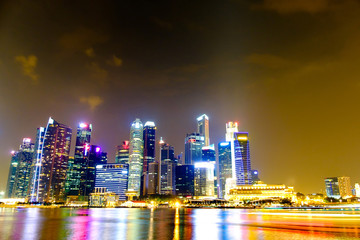 Fototapeta na wymiar Singapore Skyline and view of Marina Bay long exposure