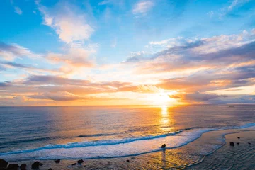 Photo sur Plexiglas Mer / coucher de soleil Lever du soleil, mer, paysage marin. Okinawa, Japon.
