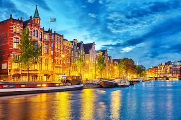 Obraz premium Famous Amstel river and night view of beautiful Amsterdam city.